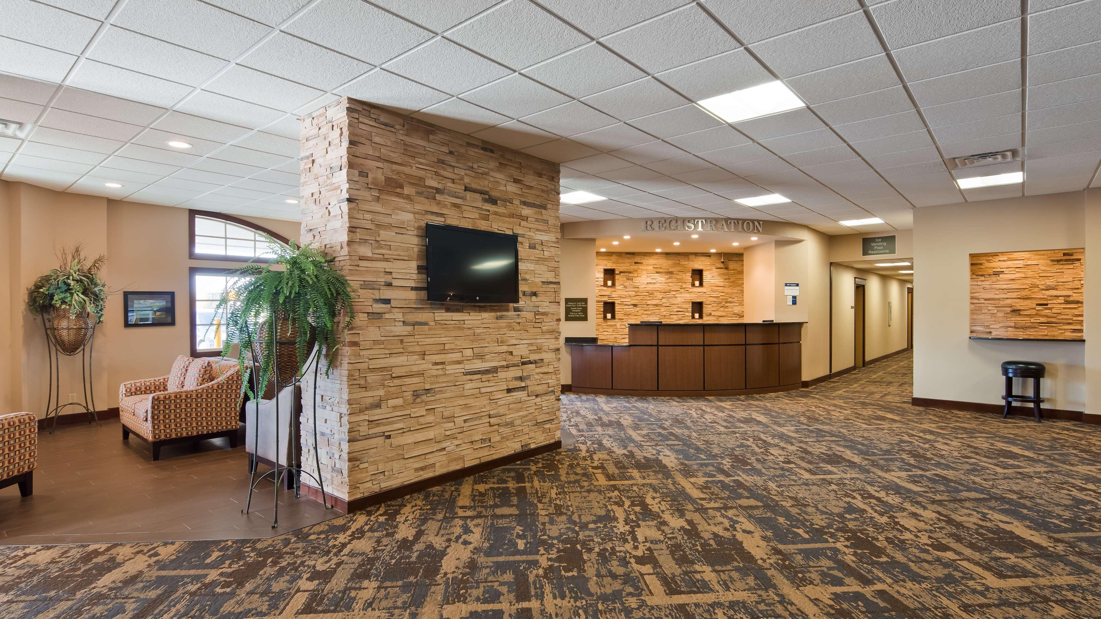 Crossroads Hotel & Event Center Форт Додж Екстериор снимка