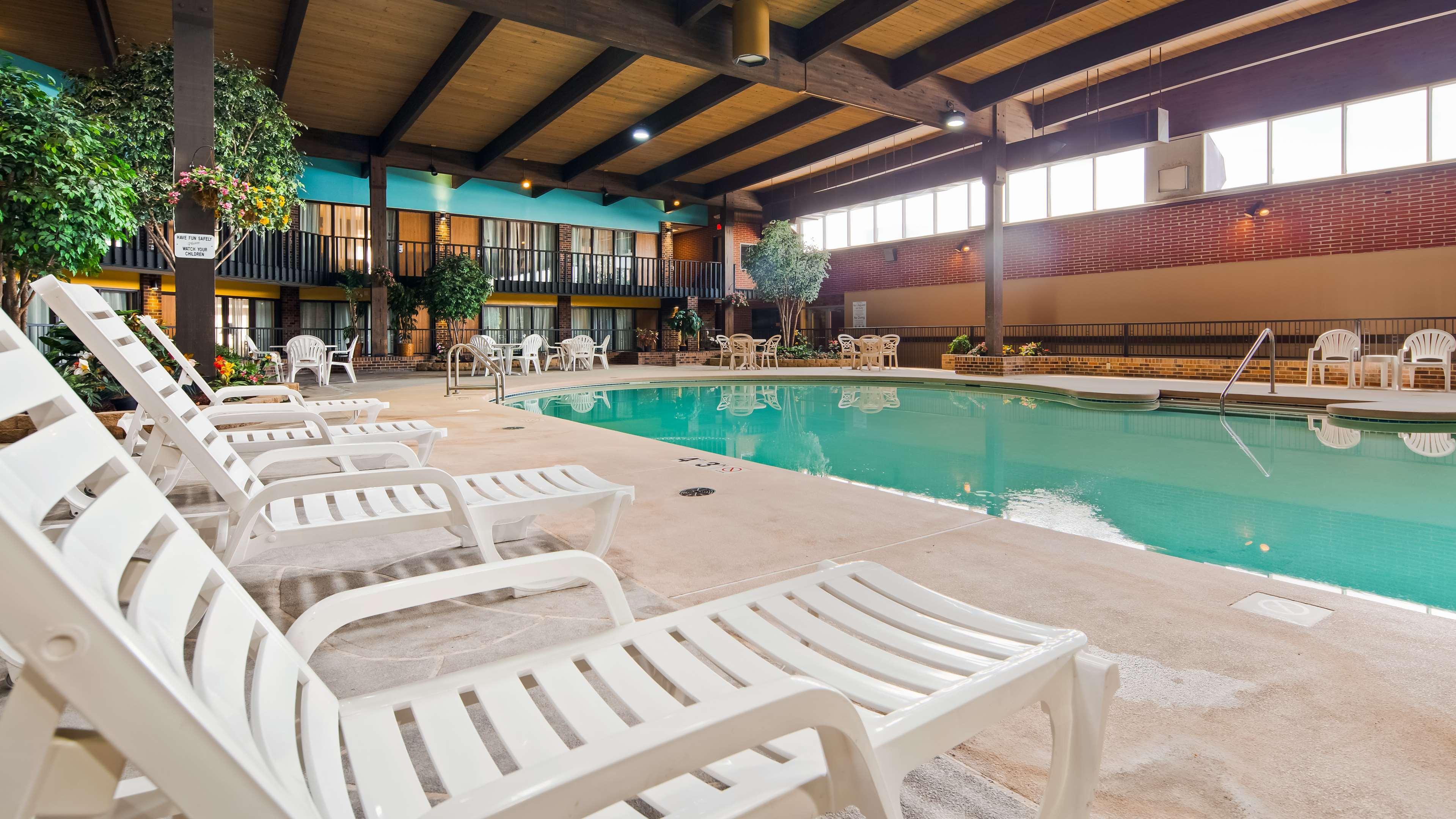 Crossroads Hotel & Event Center Форт Додж Екстериор снимка