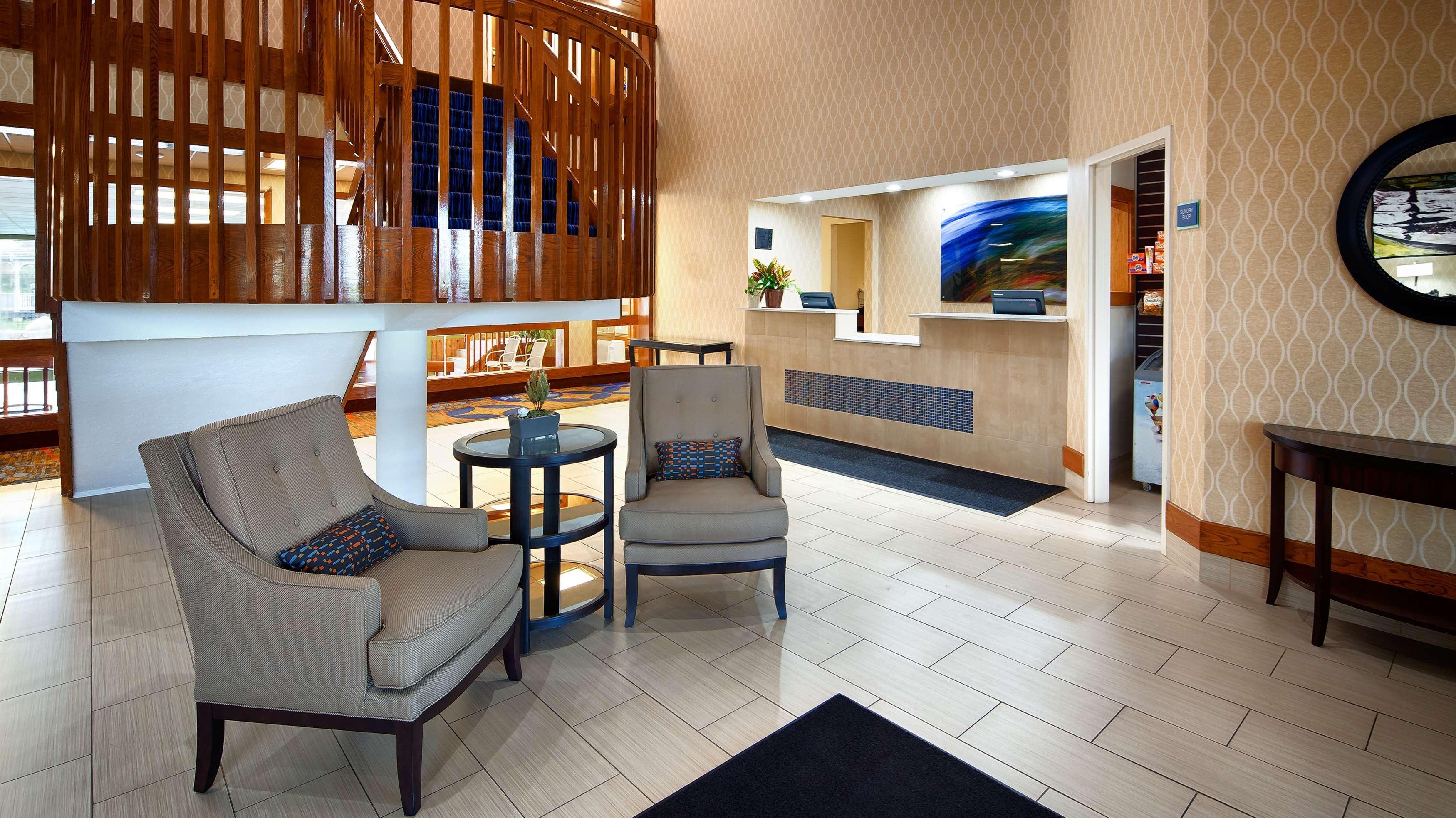 Crossroads Hotel & Event Center Форт Додж Екстериор снимка