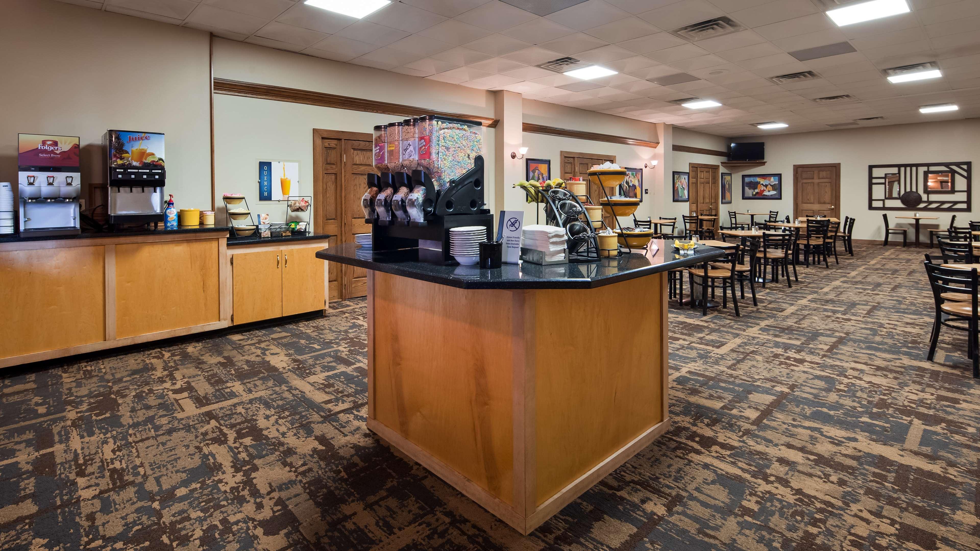 Crossroads Hotel & Event Center Форт Додж Екстериор снимка