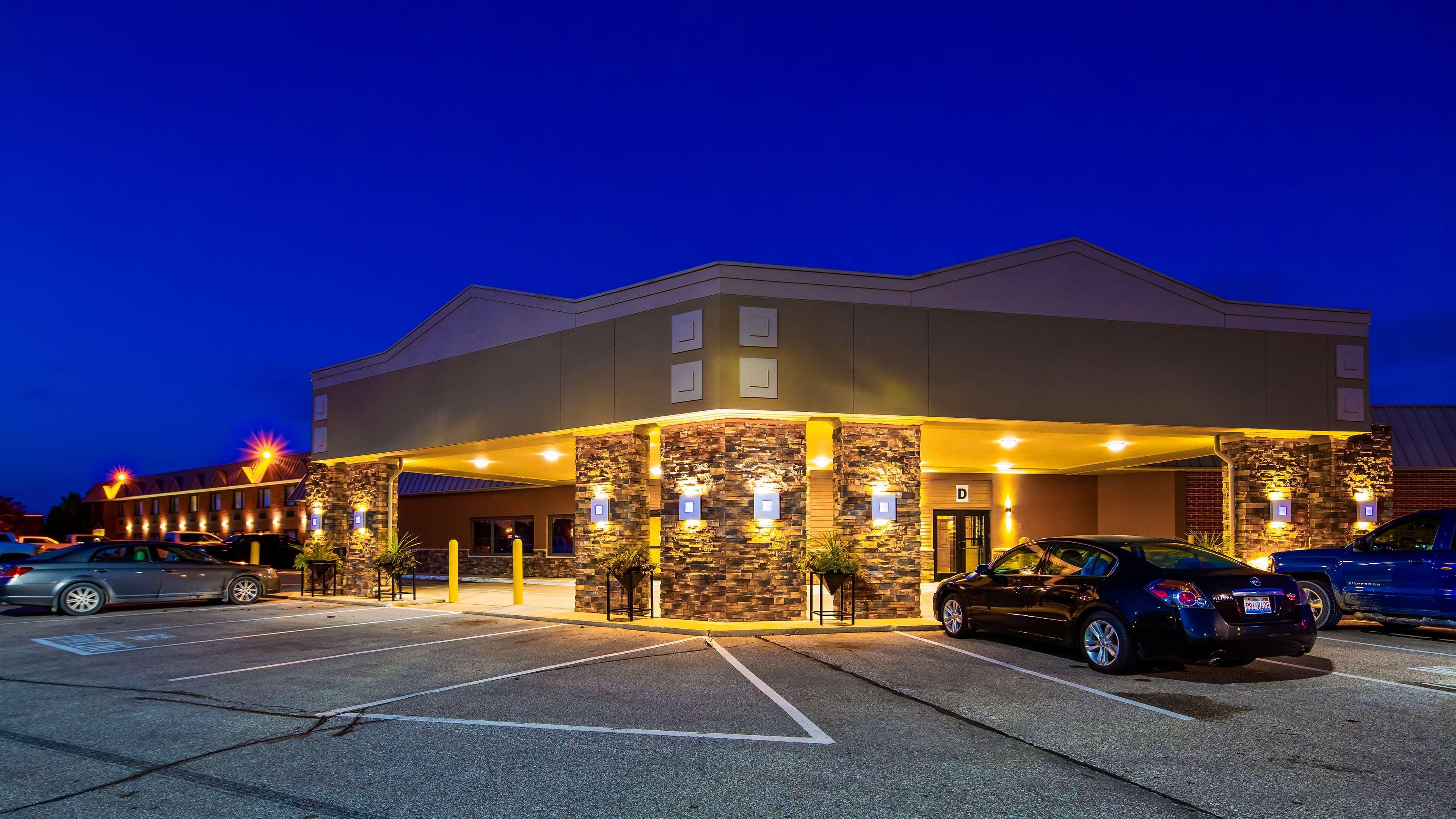 Crossroads Hotel & Event Center Форт Додж Екстериор снимка